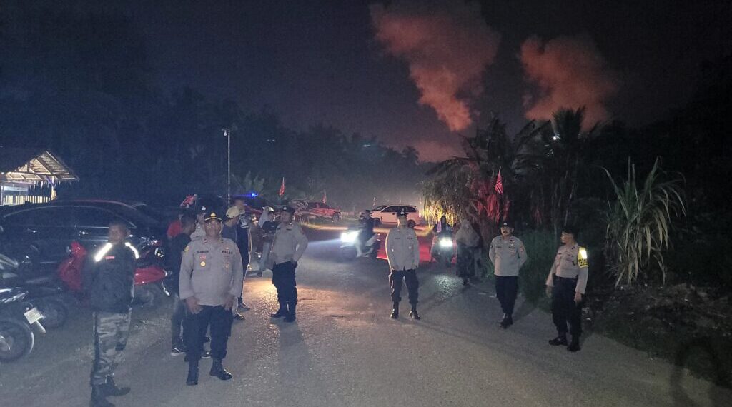 Polres Lhokseumawe Amankan Kampanye Paslon Walikota Lhokseumawe dan Wakil Walikota Lhokseumawe Nomor Urut 2 di Paloh Punti