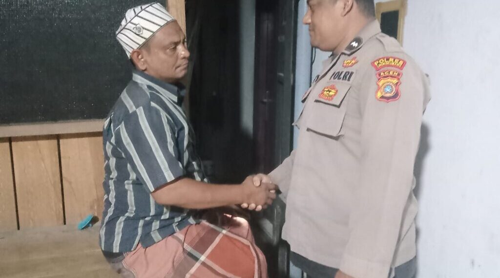 Patroli Dialogis Polsek Syamtalira Bayu: Sampaikan Pesan Pilkada Damai kepada Warga