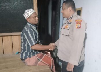 Patroli Dialogis Polsek Syamtalira Bayu: Sampaikan Pesan Pilkada Damai kepada Warga