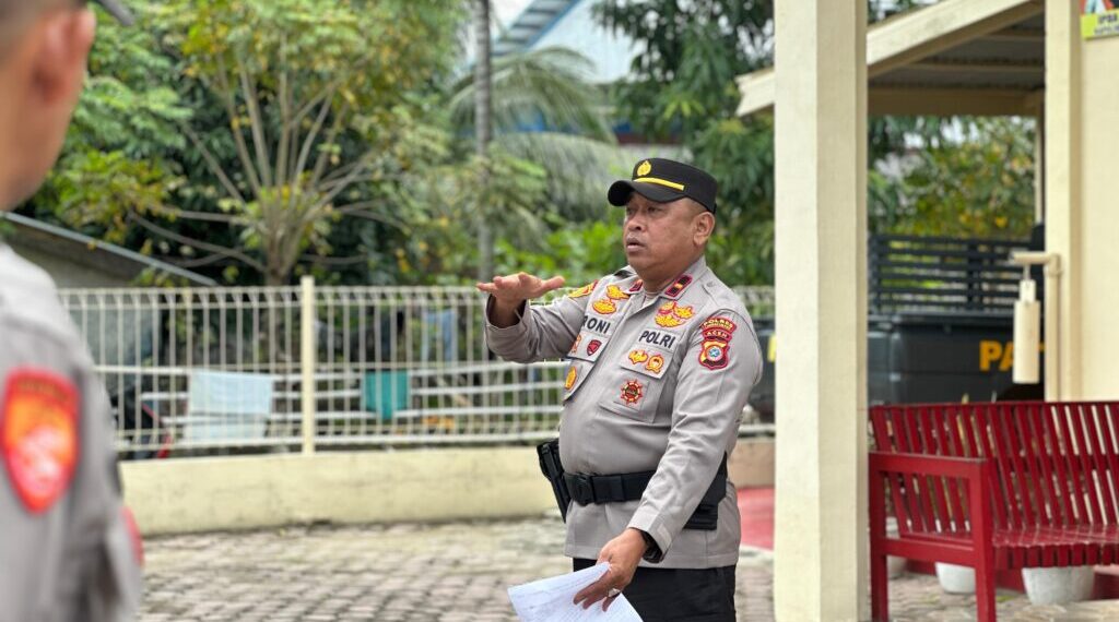 apolsek Muara Dua Berikan Arahan kepada Personel Pengamanan TPS Pilkada 2024