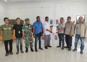 Personel Polsek Syamtalira Bayu Kawal Pengiriman Logistik Pilkada dari Gudang KIP Aceh Utara ke Kantor PPK Syamtalira Bayu