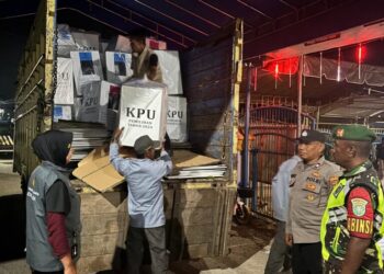 Polsek Dewantara Amankan Pergeseran Kota Suara dari TPS ke Kantor PPK Kecamatan Dewantara
