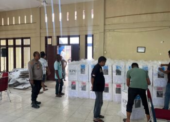 Polsek Sawang Kawal Ketat Pergeseran Kotak Suara Pilkada dari Sawang ke Gudang KIP Aceh Utara
