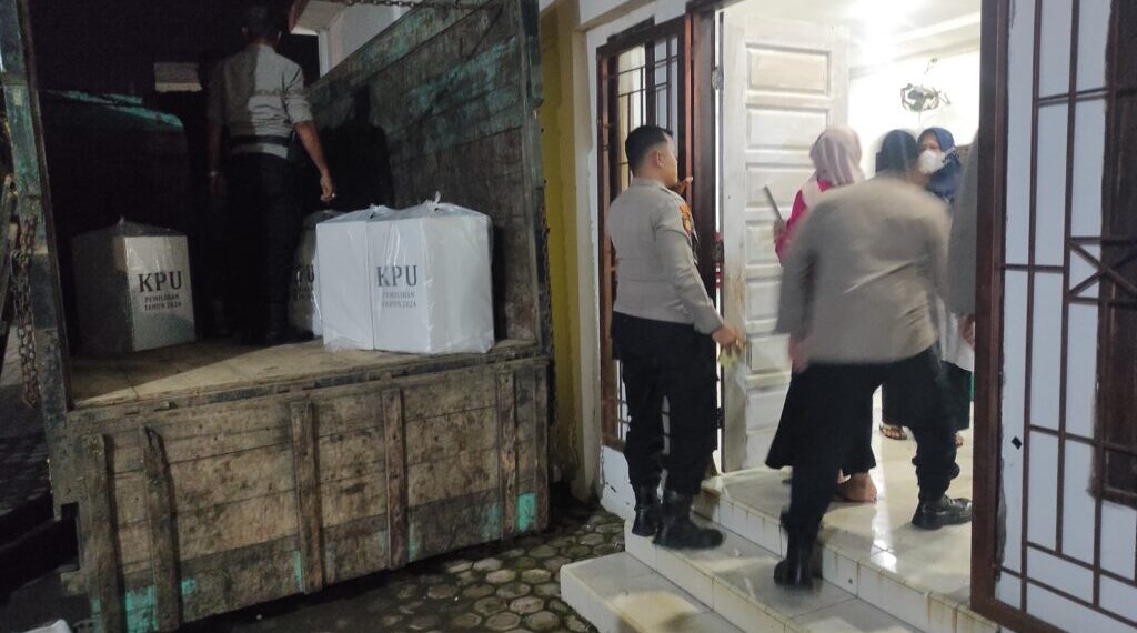 Polsek Syamtalira Bayu Kawal Ketat Pergeseran Logistik Pemilu ke Gudang KIP Aceh Utara