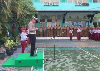 Polisi Saweu Sikula : Satlantas Polres Lhokseumawe Sampaikan Pesan Tertib Lalu Lintas Sejak Dini di SD Negeri 1 Banda Sakti