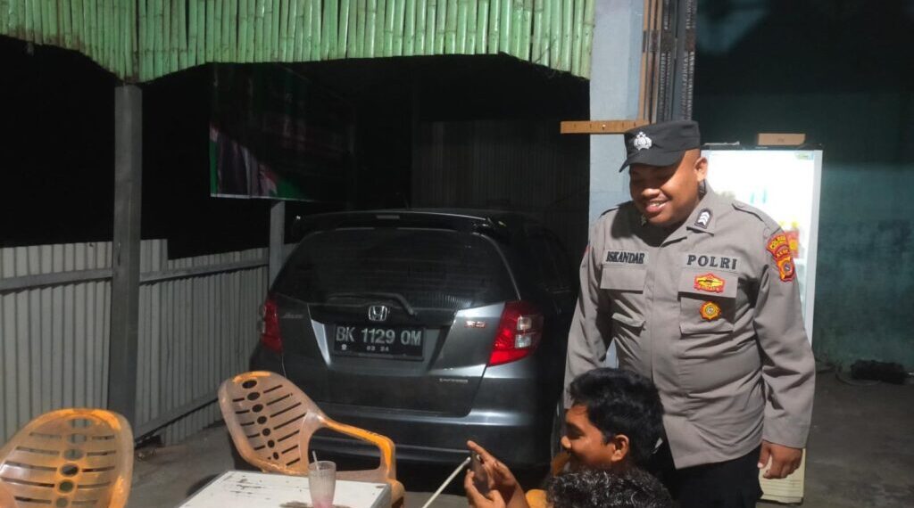 Patroli Malam, Personel Polsek Blang Mangat Sampaikan Imbauan Kamtibmas