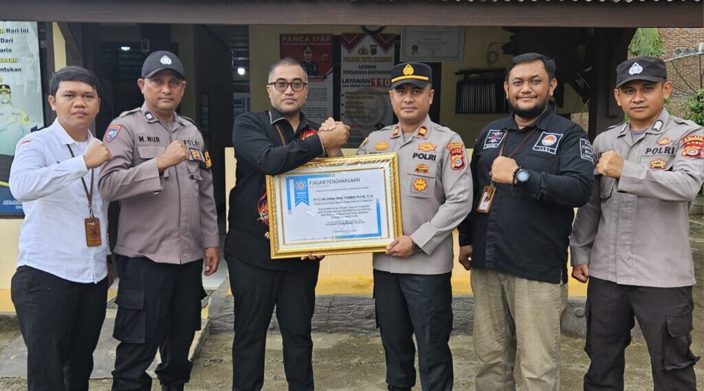 YARA Aceh Beri Penghargaan kepada Polsek Kuta Makmur atas Upaya Pemberantasan Narkoba dan Restorative Justice