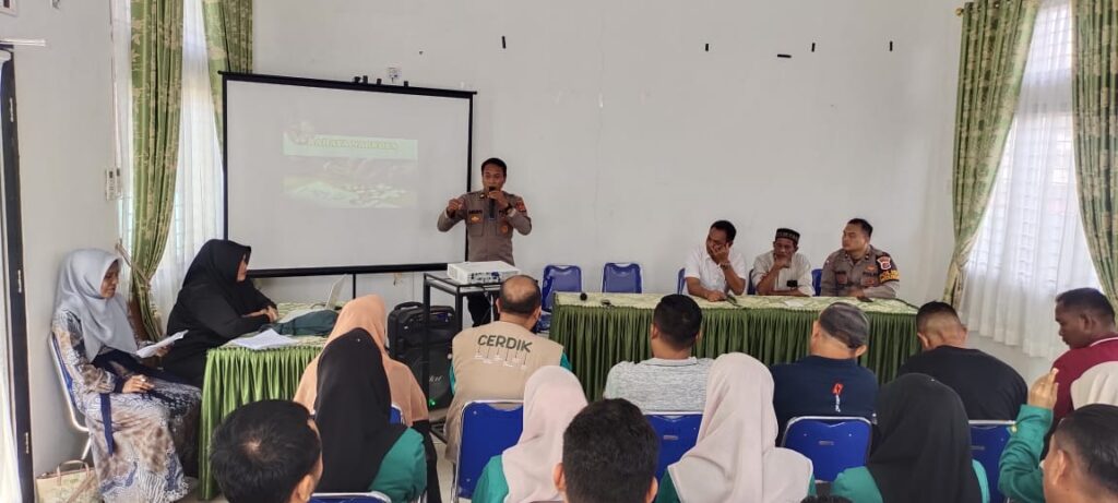 Satbinmas Polres Lhokseumawe Berikan Penyuluhan Pencegahan Narkoba dan Pembentukan Pageu Gampong di Meurah Mulia