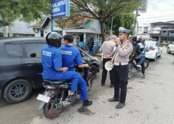 Satlantas Polres Lhokseumawe Gelar Penyuluhan Keliling di Jln. Medan-Banda, Tekan Angka Kecelakaan Lalu Lintas