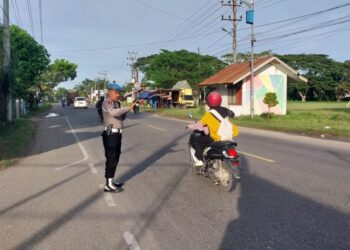 Polsek Blang Mangat Gelar Strong Point, Arus Lalu Lintas di Jalan Raya Medan-Banda Aceh Lancar