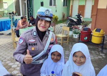 Jumat Barokah : Satlantas Polres Lhokseumawe Berbagi dan Edukasi di SD Negeri 15 Banda Sakti