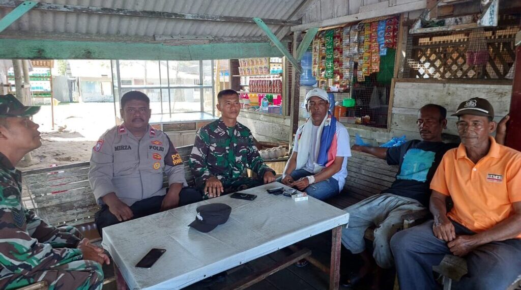 Bhabinkamtibmas Polsek Muara Satu dan Bhabinsa Tingkatkan Keamanan melalui Patroli Dialogis