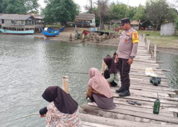 Patroli Polsek Muara Satu Pastikan Keamanan di Wilayah Pantai Rancung