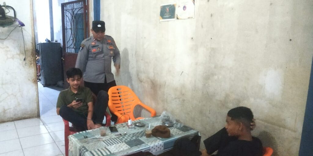 Edukasi Warga, Bhabinkamtibmas Polsek Nisam Imbau Bijak Gunakan Media Sosial