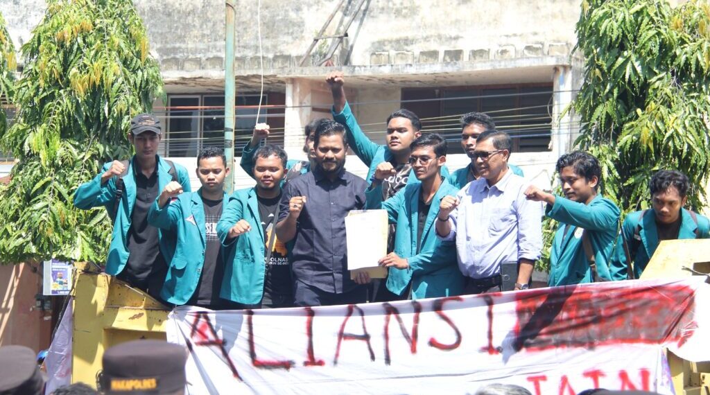 Mahasiswa IAIN Lhokseumawe Demo Tolak Kenaikan PPN, DPRK Janji Sampaikan Aspirasi