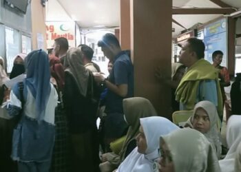 Pemohon Surat Kesehatan Membludak, Pelayanan RSU Cut Mutia Tidak Tertib