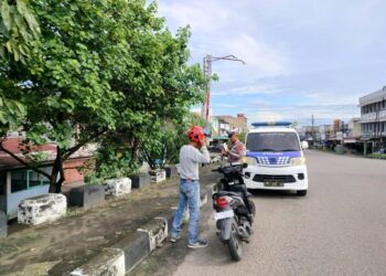 Penyuluhan Keliling di Cunda, Satlantas Polres Lhokseumawe Gencarkan Imbauan Tertib Lalu Lintas