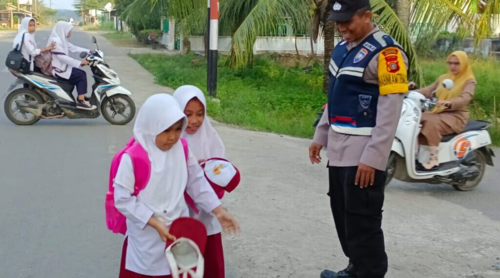 Polisi Hadir di Pagi Hari: Strong Point Polsek Kuta Makmur Jaga Ketertiban Lalu Lintas
