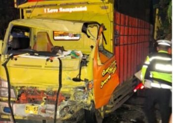 Tabrakan Hebat di Simpang Mamplam, Polisi Evakuasi Korban dan Amankan Kendaraan