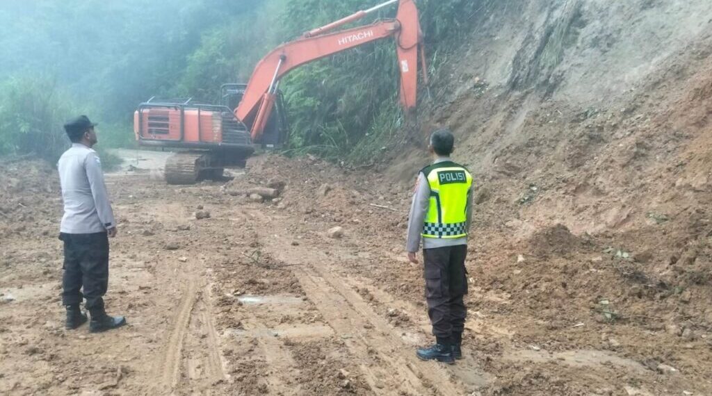 Jalur Aceh Timur – Gayo Lues yang Tertutup Longsor di Lokop Sudah Bisa Dilalui, Pengendara Mesti Waspada