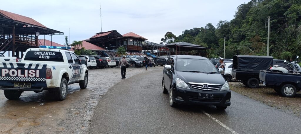 Satlantas Polres Lhokseumawe Wujudkan Kamsebtibcar Lantas di Kawasan Wisata Gunung Salak