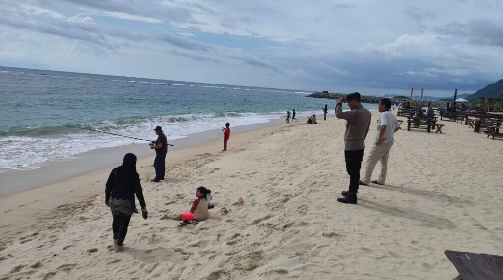 Patroli Ke Tempat Wisata,Polsek Jajaran Polres Aceh Besar Himbau Kepada Pengunjung Utamakan Keselamatan