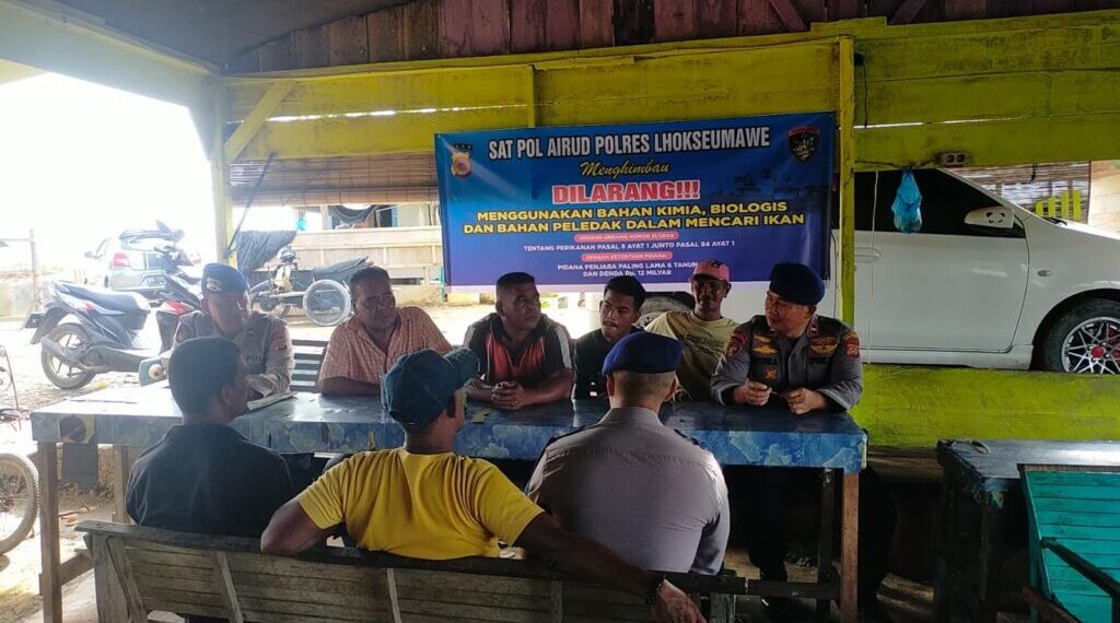 Polres Lhokseumawe Sosialisasikan Bahaya Destructive Fishing kepada Nelayan Pusong Lama
