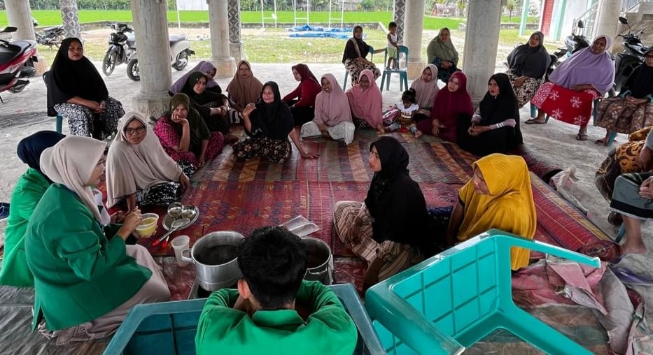 Mahasiswa KKN Di Aceh Utara Edukasi Warga Buat Sirup Kelapa Sebagai Peluang Usaha