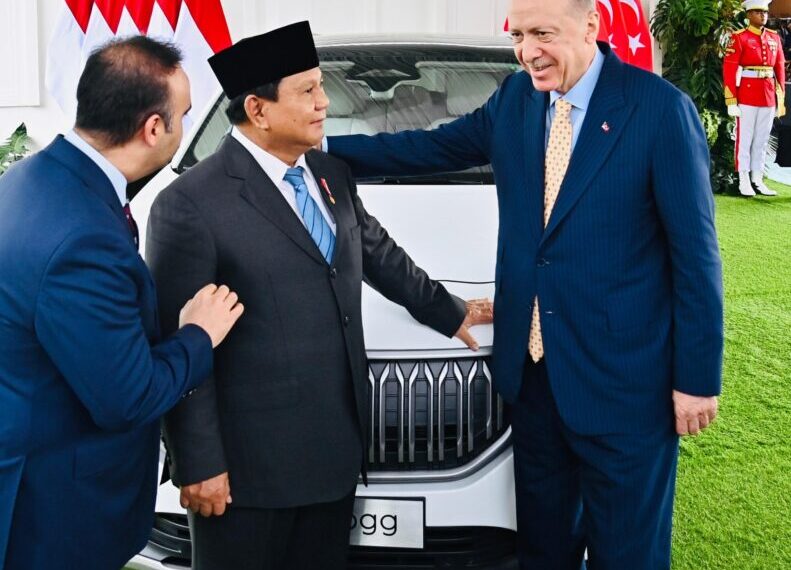 Hadiah Persahabatan, Presiden Erdoğan Serahkan Mobil Listrik Togg T10X kepada Presiden Prabowo