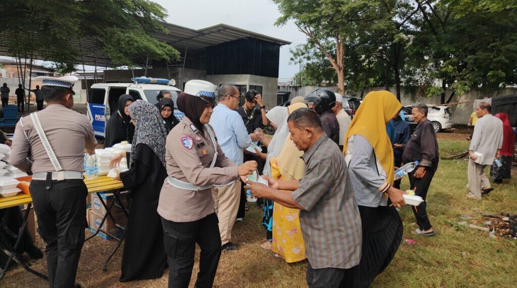 Polwan Satlantas Polres Lhokseumawe Gelar Patroli dan Strong Point Sholat Jumat