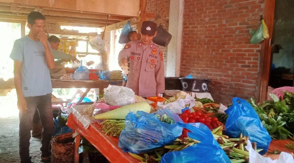 Polwan Satlantas Polres Lhokseumawe Gelar Patroli dan Strong Point Sholat Jumat