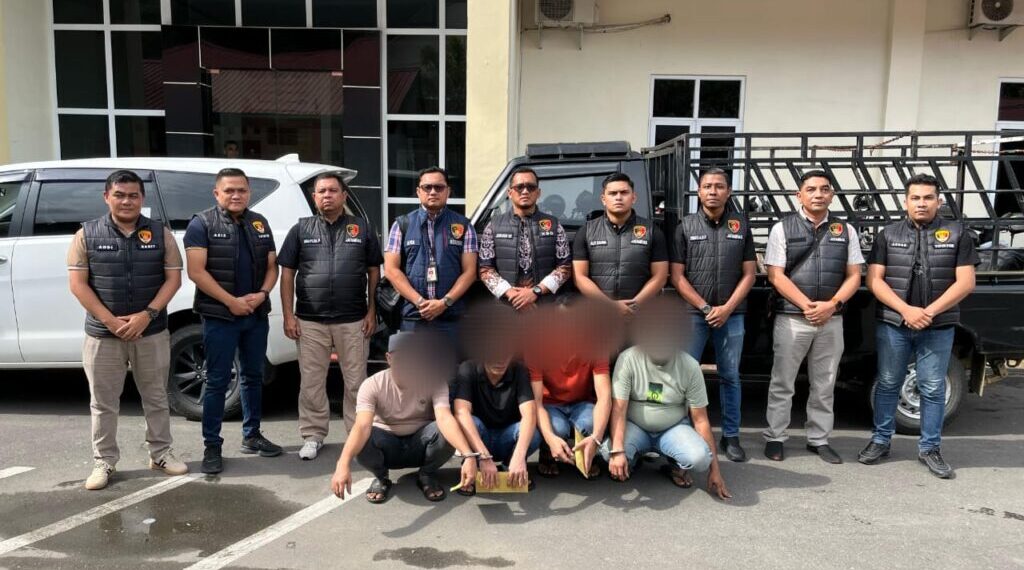 Satreskrim Polres Aceh Selatan, serahkan Empat Tersangka dan Barang bukti Kasus Tindak Pidana Keimigrasian, Pencucian Uang dan Pelayaran ke Kejari.