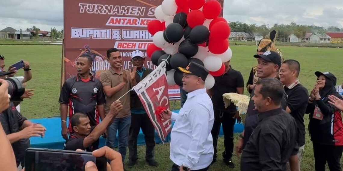 Pembukaan Resmi Turnamen Sepak Bola Bupati-Wakil Bupati Aceh Utara Cup II di Syamtalira Aron